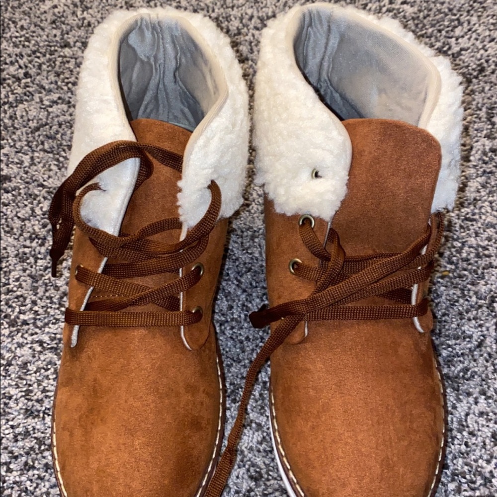 Fuzzy tan boots - Picture 2 of 4